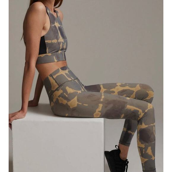 Varley Luna Legging in Golden Tie Dye Size Medium - Picture 3 of 11